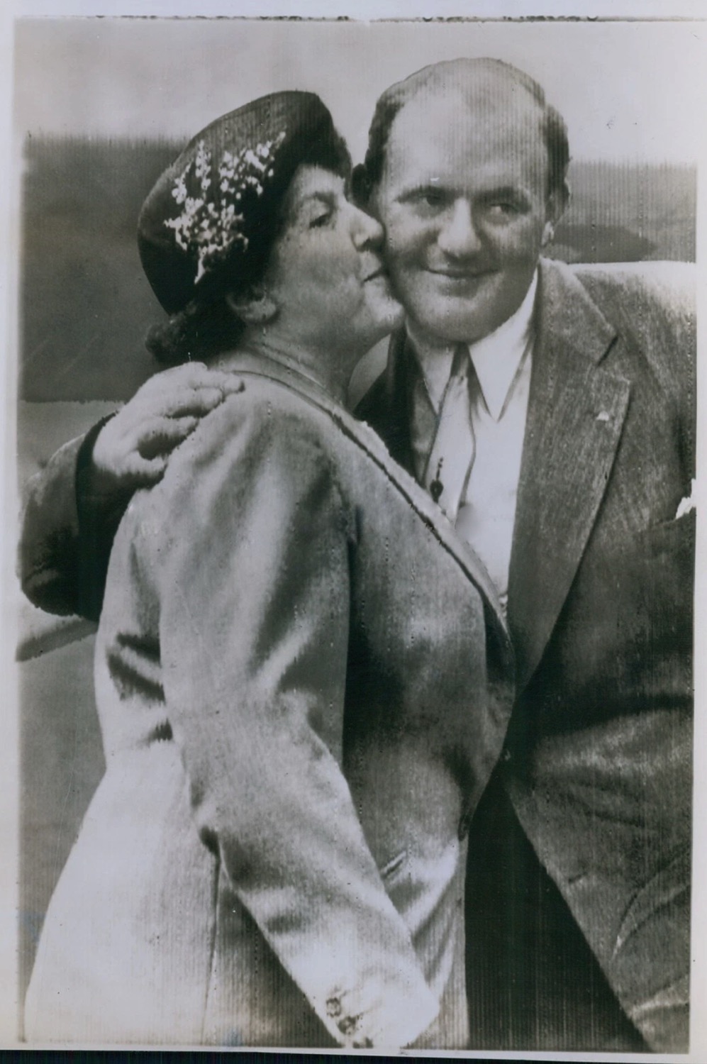 Gluckmann with mother in London